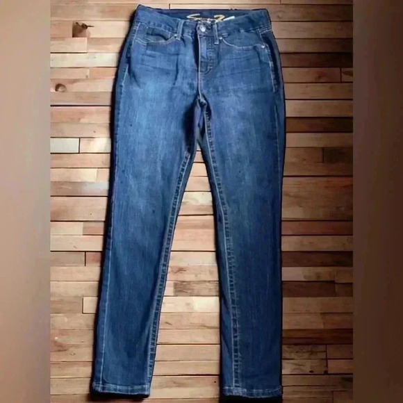 Seven7 Denim - Seven7 Size 8 Women’s Tummyless High Rise Skinny Jeans. Tapered Ankle.